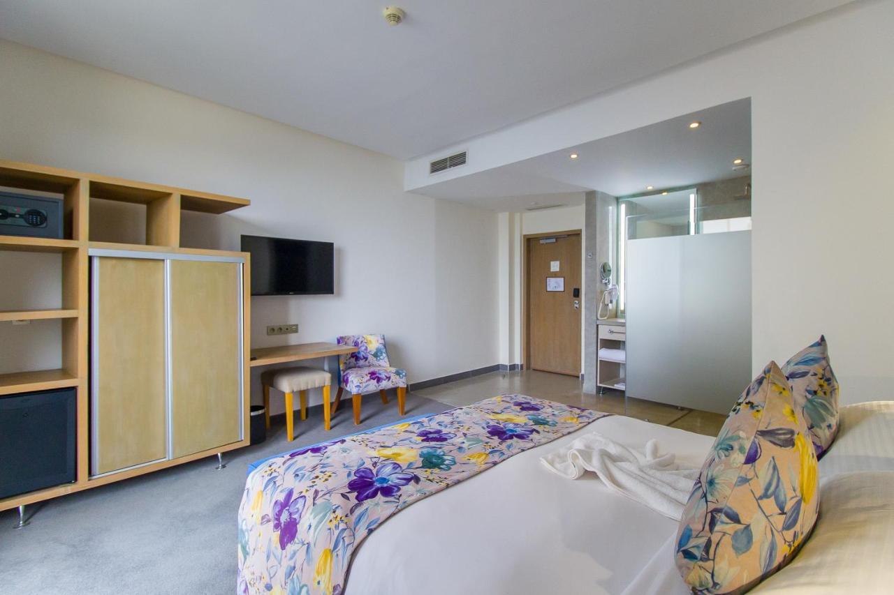 Mandarin Palace Hotel & Spa Ταγγέρη Εξωτερικό φωτογραφία A room at the hotel
