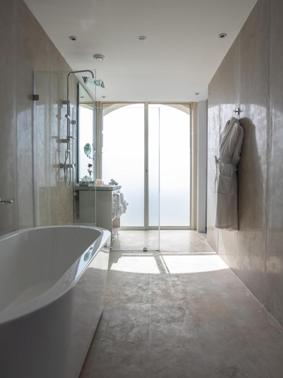 Mandarin Palace Hotel & Spa Ταγγέρη Εξωτερικό φωτογραφία A modern bathroom