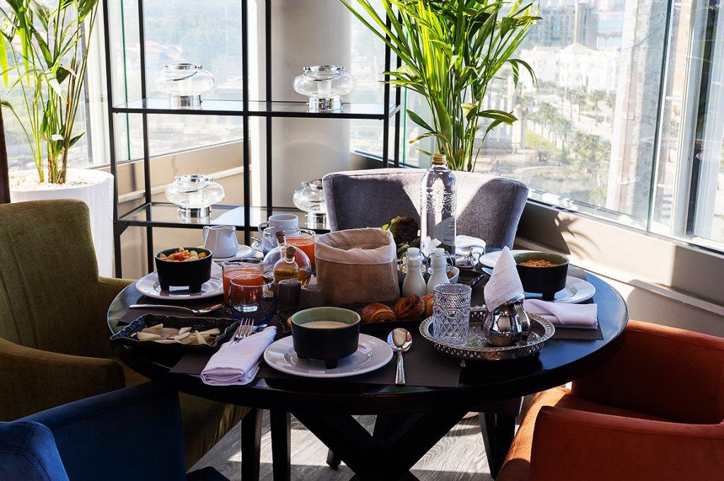 Mandarin Palace Hotel & Spa Ταγγέρη Εξωτερικό φωτογραφία A table set for afternoon tea at the Mandarin Oriental, Hong Kong